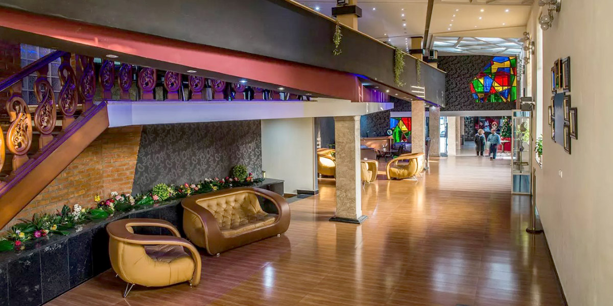 لابی هتل بزرگ مراغه